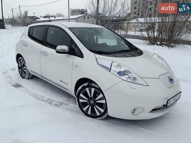 Білий Ніссан Ліф, об'ємом двигуна 0 л та пробігом 152 тис. км за 5250 $, фото 1 на Automoto.ua