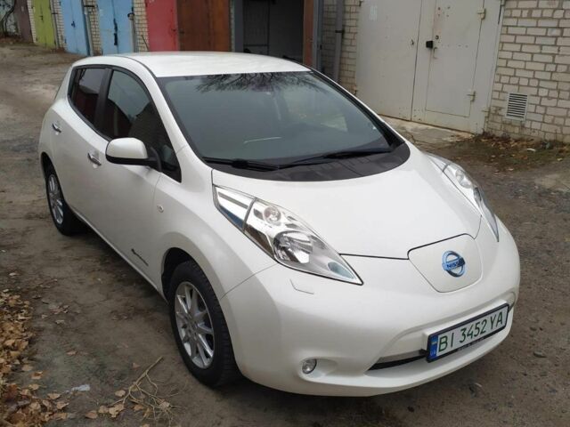 Белый Ниссан Лиф, объемом двигателя 0 л и пробегом 155 тыс. км за 8000 $, фото 1 на Automoto.ua