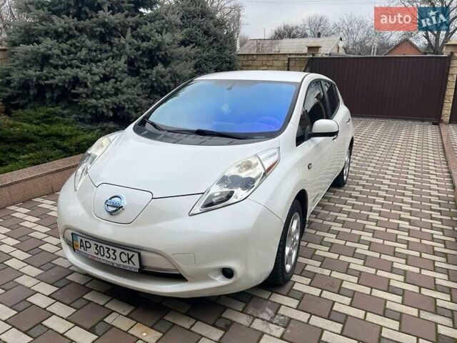 Белый Ниссан Лиф, объемом двигателя 0 л и пробегом 90 тыс. км за 5600 $, фото 1 на Automoto.ua