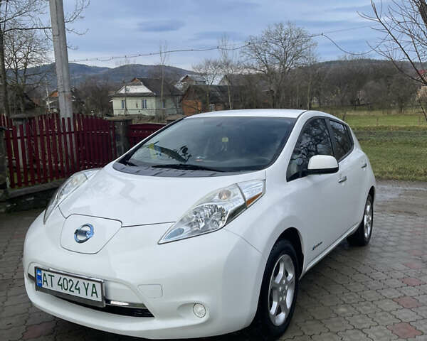 Белый Ниссан Лиф, объемом двигателя 0 л и пробегом 118 тыс. км за 6400 $, фото 1 на Automoto.ua