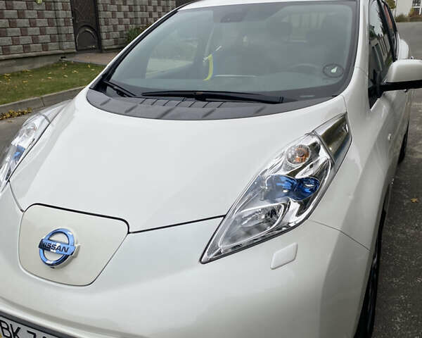 Белый Ниссан Лиф, объемом двигателя 0 л и пробегом 138 тыс. км за 7300 $, фото 1 на Automoto.ua