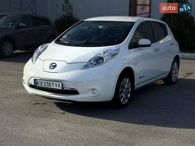 Білий Ніссан Ліф, об'ємом двигуна 0 л та пробігом 60 тис. км за 7500 $, фото 1 на Automoto.ua