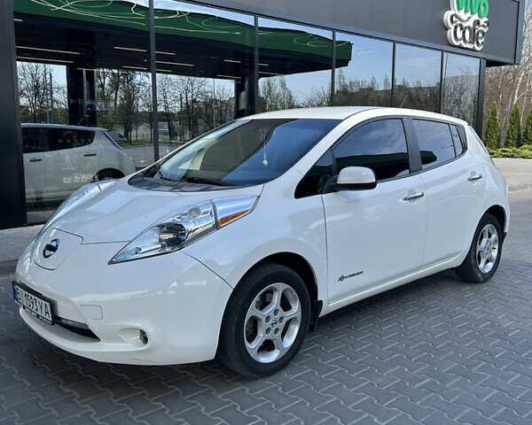 Белый Ниссан Лиф, объемом двигателя 0 л и пробегом 93 тыс. км за 6999 $, фото 1 на Automoto.ua