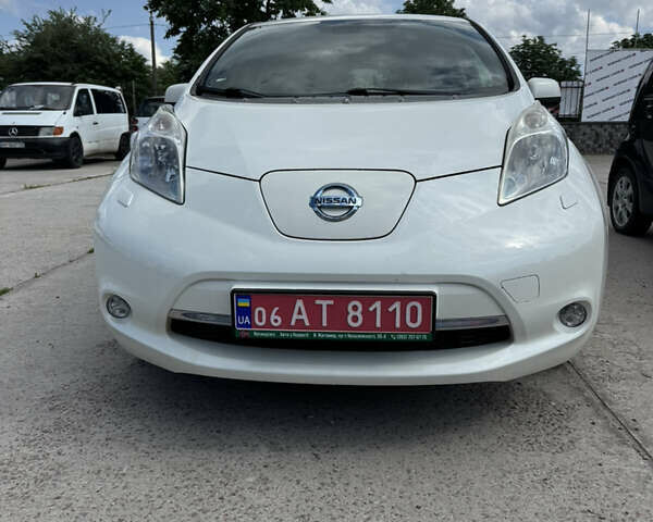 Білий Ніссан Ліф, об'ємом двигуна 0 л та пробігом 96 тис. км за 7400 $, фото 1 на Automoto.ua