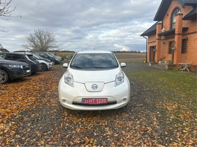 Білий Ніссан Ліф, об'ємом двигуна 0 л та пробігом 122 тис. км за 6200 $, фото 1 на Automoto.ua