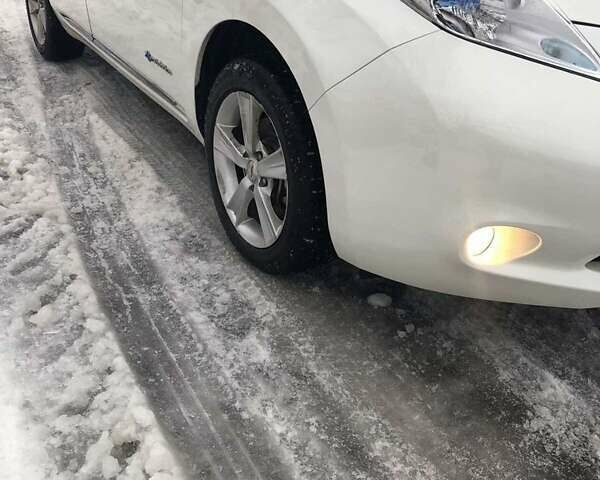 Белый Ниссан Лиф, объемом двигателя 0 л и пробегом 127 тыс. км за 7777 $, фото 1 на Automoto.ua