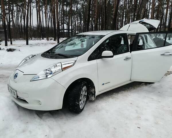 Белый Ниссан Лиф, объемом двигателя 0 л и пробегом 130 тыс. км за 4900 $, фото 1 на Automoto.ua