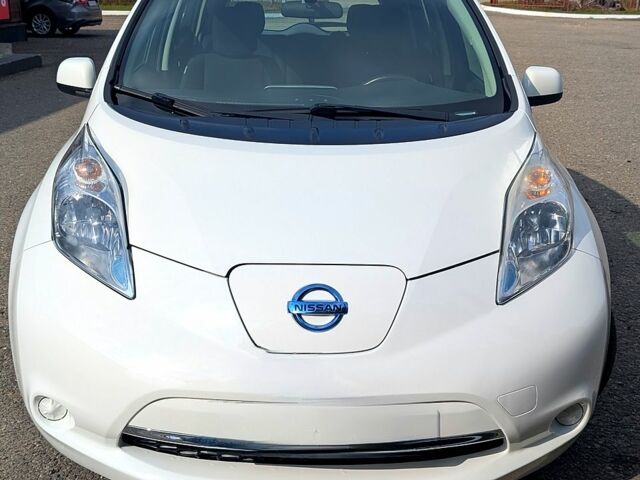 Белый Ниссан Лиф, объемом двигателя 80 л и пробегом 99 тыс. км за 6355 $, фото 1 на Automoto.ua