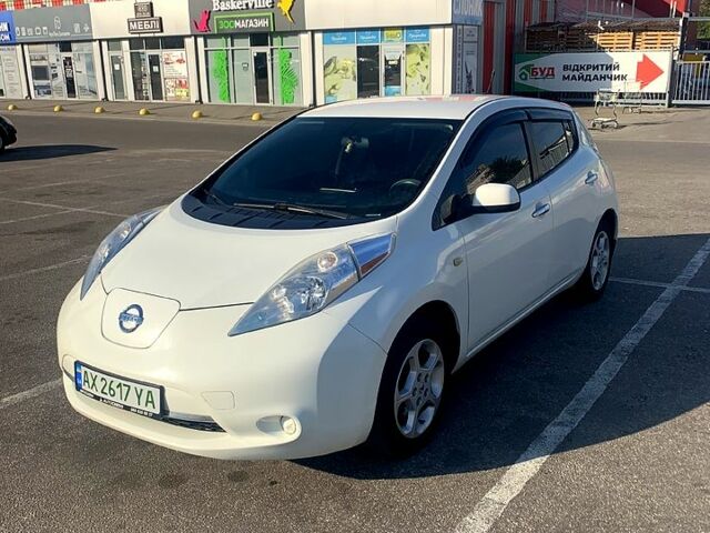 Белый Ниссан Лиф, объемом двигателя 0 л и пробегом 178 тыс. км за 6400 $, фото 1 на Automoto.ua