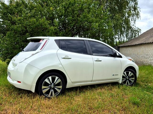Білий Ніссан Ліф, об'ємом двигуна 0 л та пробігом 219 тис. км за 7500 $, фото 1 на Automoto.ua