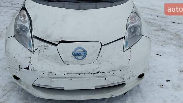 Белый Ниссан Лиф, объемом двигателя 0 л и пробегом 80 тыс. км за 3800 $, фото 1 на Automoto.ua