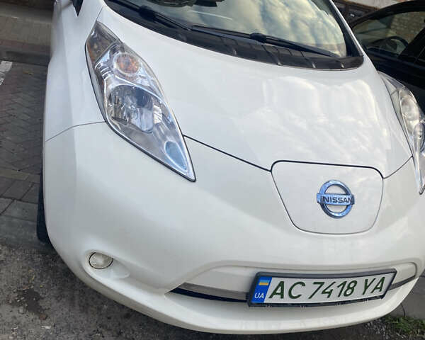 Ниссан Лиф 2014 в Луцке на Automoto.ua Белый Ниссан Лиф, объемом двигателя 0 л и пробегом 100 тыс. км за 7400 $, фото 1 на Automoto.ua