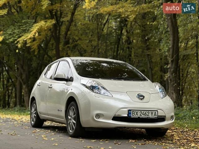 Білий Ніссан Ліф, об'ємом двигуна 0 л та пробігом 164 тис. км за 6600 $, фото 1 на Automoto.ua
