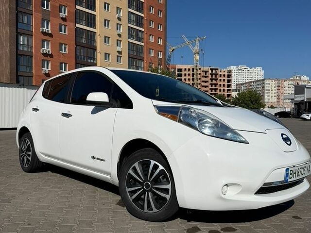 Білий Ніссан Ліф, об'ємом двигуна 0 л та пробігом 142 тис. км за 6300 $, фото 1 на Automoto.ua
