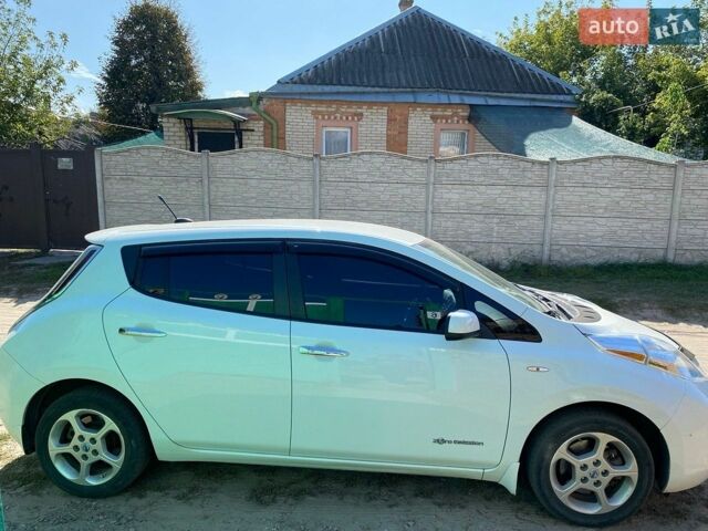 Білий Ніссан Ліф, об'ємом двигуна 0 л та пробігом 179 тис. км за 5900 $, фото 1 на Automoto.ua