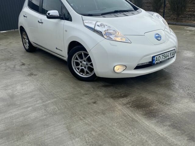 Білий Ніссан Ліф, об'ємом двигуна 0 л та пробігом 152 тис. км за 6450 $, фото 1 на Automoto.ua