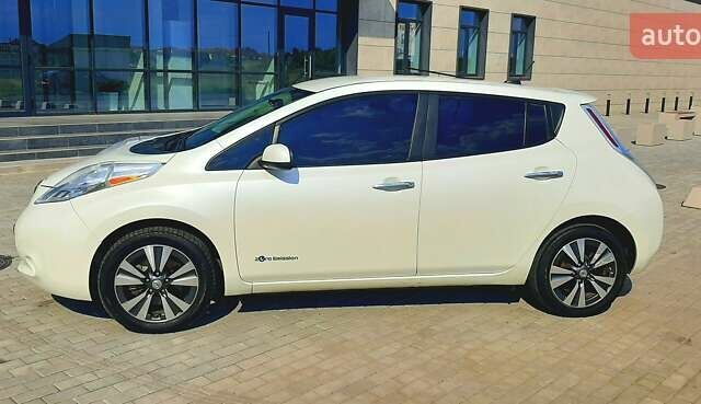 Белый Ниссан Лиф, объемом двигателя 0 л и пробегом 56 тыс. км за 10500 $, фото 1 на Automoto.ua