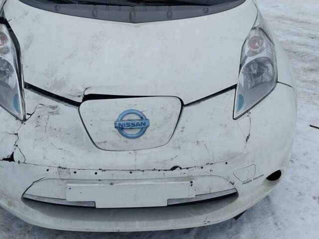 Белый Ниссан Лиф, объемом двигателя 0 л и пробегом 80 тыс. км за 3800 $, фото 1 на Automoto.ua