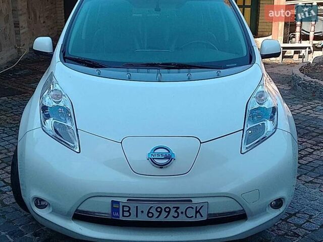 Белый Ниссан Лиф, объемом двигателя 0 л и пробегом 132 тыс. км за 8000 $, фото 1 на Automoto.ua