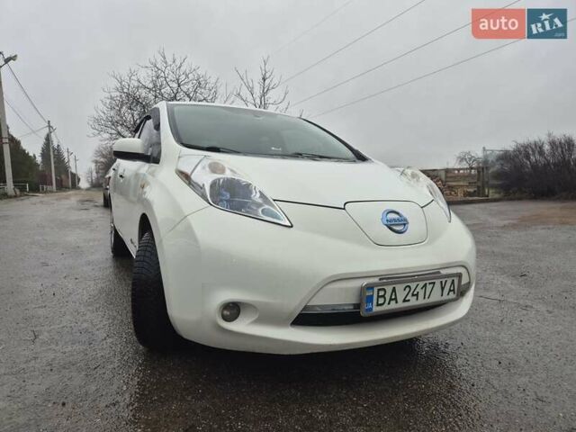 Белый Ниссан Лиф, объемом двигателя 0 л и пробегом 159 тыс. км за 6300 $, фото 1 на Automoto.ua