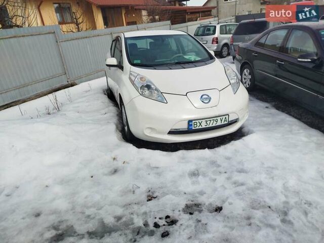 Білий Ніссан Ліф, об'ємом двигуна 0 л та пробігом 120 тис. км за 5500 $, фото 1 на Automoto.ua