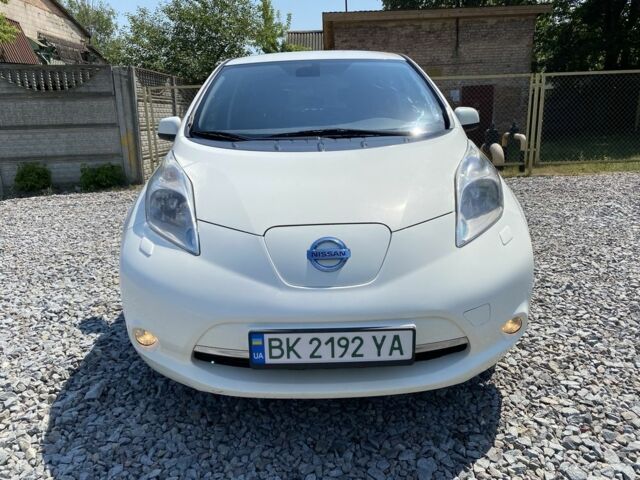 Білий Ніссан Ліф, об'ємом двигуна 0 л та пробігом 155 тис. км за 5650 $, фото 1 на Automoto.ua