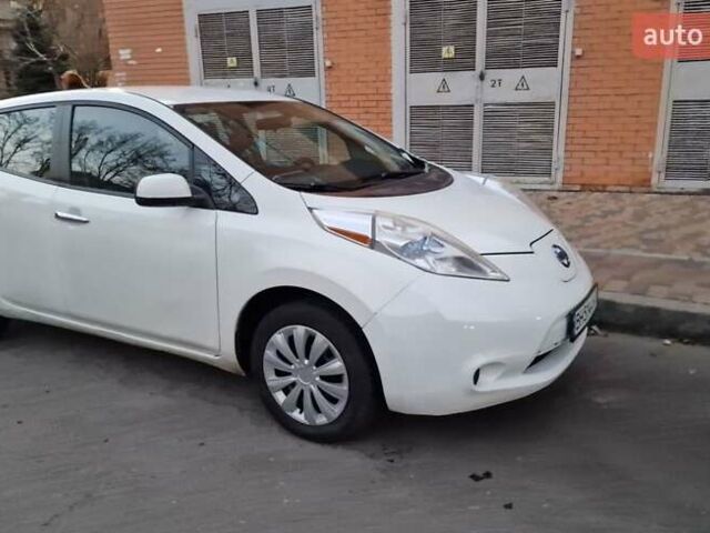 Белый Ниссан Лиф, объемом двигателя 0 л и пробегом 321 тыс. км за 3999 $, фото 1 на Automoto.ua