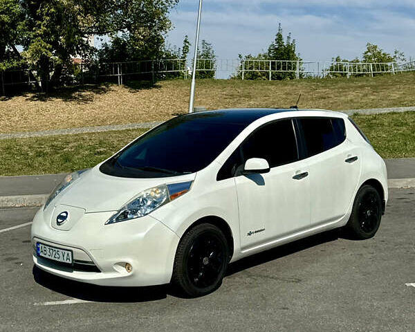 Белый Ниссан Лиф, объемом двигателя 0 л и пробегом 144 тыс. км за 6700 $, фото 1 на Automoto.ua