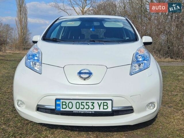 Белый Ниссан Лиф, объемом двигателя 0 л и пробегом 135 тыс. км за 6800 $, фото 1 на Automoto.ua