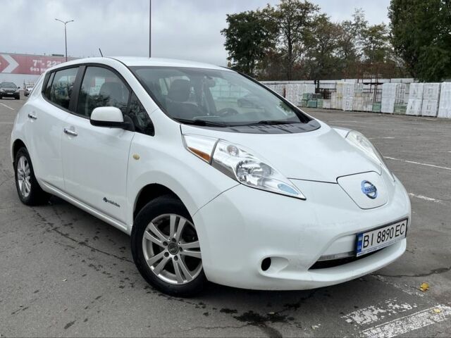 Белый Ниссан Лиф, объемом двигателя 0 л и пробегом 180 тыс. км за 6200 $, фото 1 на Automoto.ua