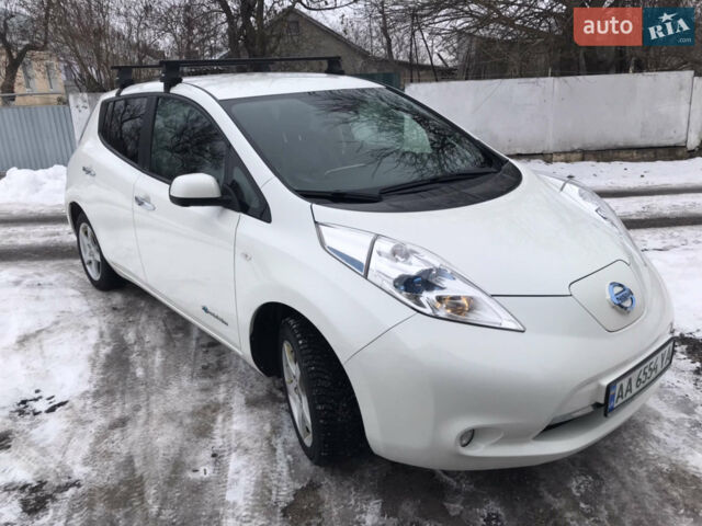 Белый Ниссан Лиф, объемом двигателя 0 л и пробегом 150 тыс. км за 8000 $, фото 1 на Automoto.ua