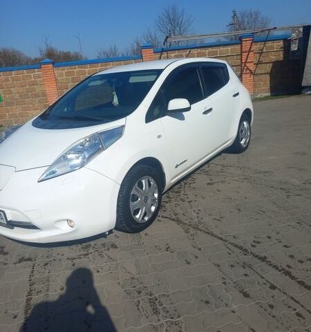 Белый Ниссан Лиф, объемом двигателя 0 л и пробегом 130 тыс. км за 6800 $, фото 1 на Automoto.ua