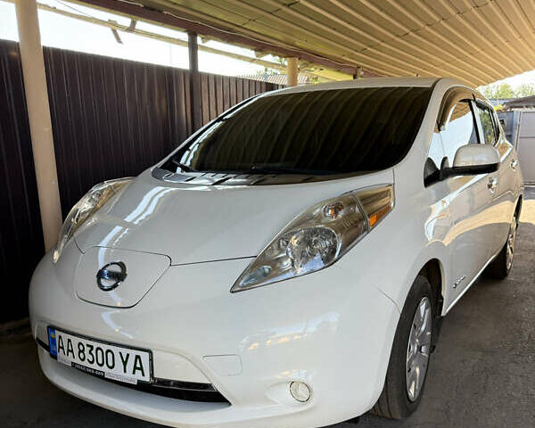 Белый Ниссан Лиф, объемом двигателя 0 л и пробегом 146 тыс. км за 6500 $, фото 1 на Automoto.ua