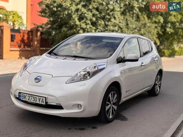 Белый Ниссан Лиф, объемом двигателя 0 л и пробегом 110 тыс. км за 7500 $, фото 1 на Automoto.ua