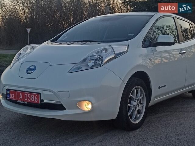 Білий Ніссан Ліф, об'ємом двигуна 0 л та пробігом 145 тис. км за 6500 $, фото 1 на Automoto.ua