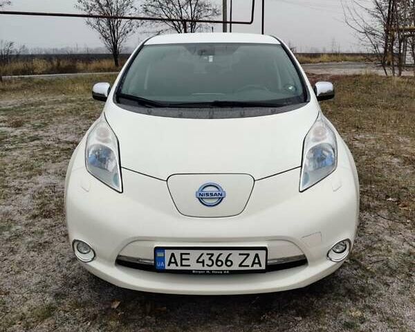 Белый Ниссан Лиф, объемом двигателя 0 л и пробегом 145 тыс. км за 9200 $, фото 1 на Automoto.ua