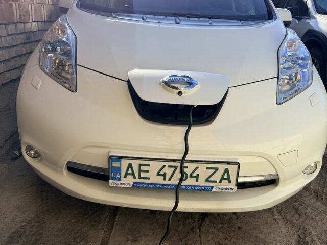 Белый Ниссан Лиф, объемом двигателя 0 л и пробегом 182 тыс. км за 6000 $, фото 1 на Automoto.ua