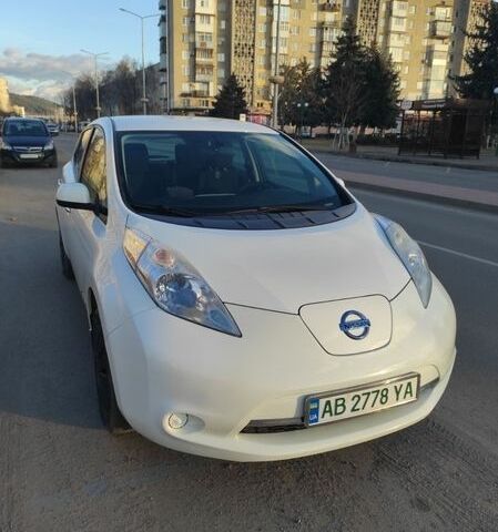 Белый Ниссан Лиф, объемом двигателя 0 л и пробегом 174 тыс. км за 5300 $, фото 1 на Automoto.ua