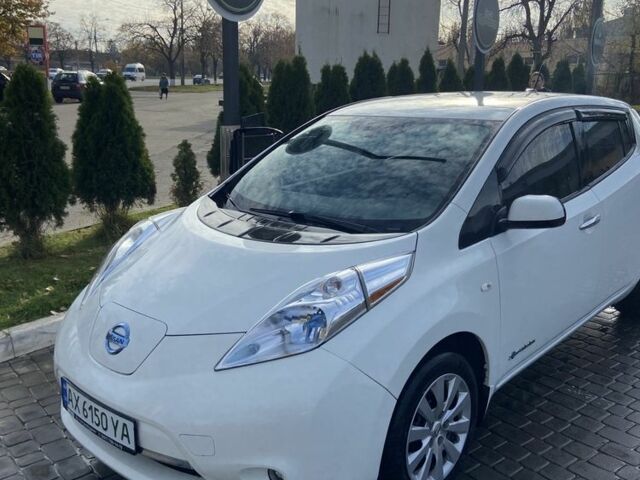 Білий Ніссан Ліф, об'ємом двигуна 0 л та пробігом 125 тис. км за 6200 $, фото 1 на Automoto.ua