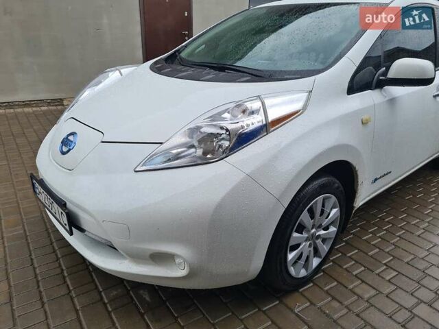 Білий Ніссан Ліф, об'ємом двигуна 0 л та пробігом 89 тис. км за 9000 $, фото 1 на Automoto.ua