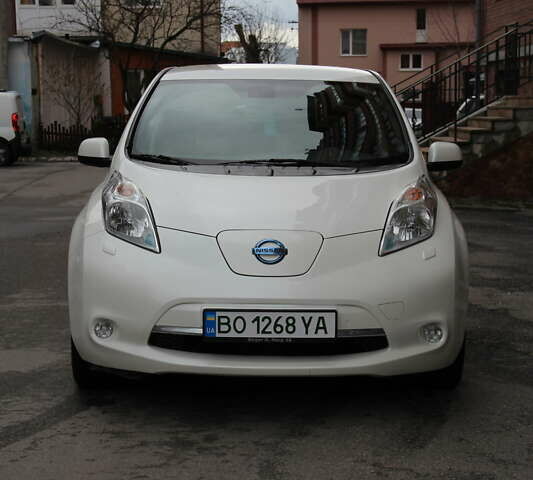 Белый Ниссан Лиф, объемом двигателя 0 л и пробегом 180 тыс. км за 6500 $, фото 1 на Automoto.ua