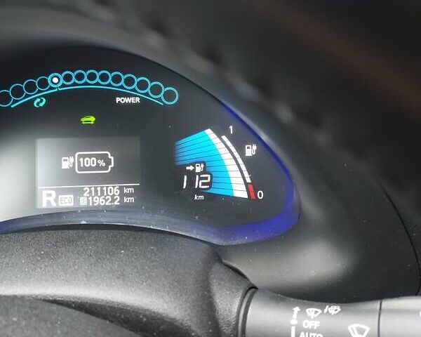 Білий Ніссан Ліф, об'ємом двигуна 0 л та пробігом 200 тис. км за 6600 $, фото 1 на Automoto.ua