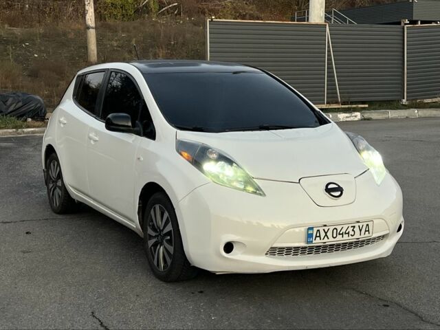 Белый Ниссан Лиф, объемом двигателя 0 л и пробегом 170 тыс. км за 4500 $, фото 1 на Automoto.ua