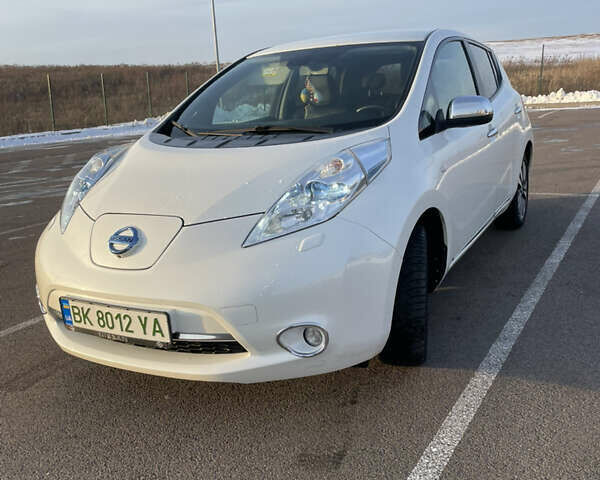 Белый Ниссан Лиф, объемом двигателя 0 л и пробегом 180 тыс. км за 6500 $, фото 1 на Automoto.ua