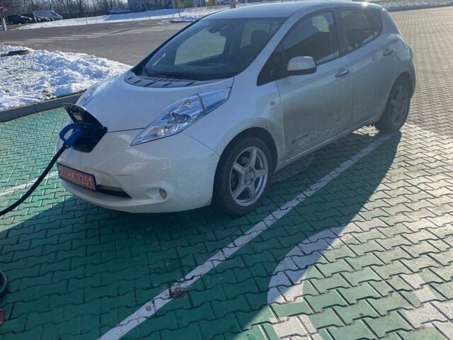 Белый Ниссан Лиф, объемом двигателя 0 л и пробегом 83 тыс. км за 7250 $, фото 1 на Automoto.ua