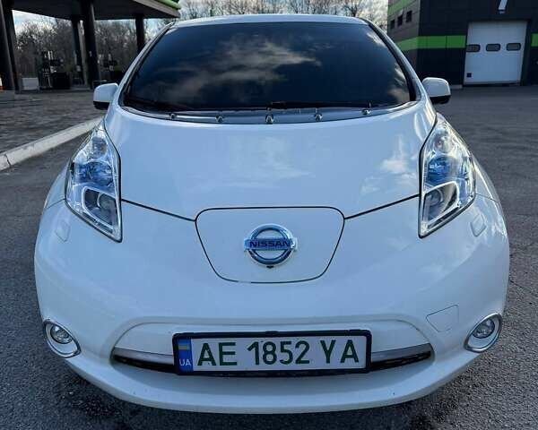 Белый Ниссан Лиф, объемом двигателя 0 л и пробегом 161 тыс. км за 8500 $, фото 1 на Automoto.ua