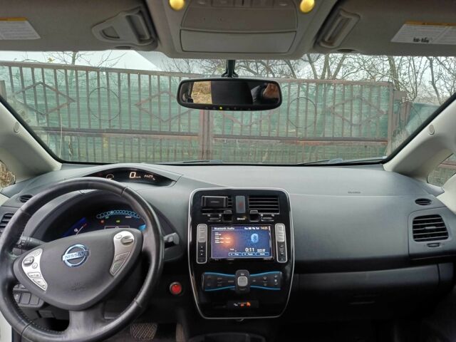 Белый Ниссан Лиф, объемом двигателя 0 л и пробегом 170 тыс. км за 6500 $, фото 1 на Automoto.ua