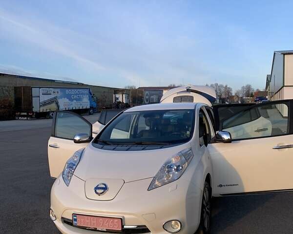 Білий Ніссан Ліф, об'ємом двигуна 0 л та пробігом 145 тис. км за 6950 $, фото 1 на Automoto.ua
