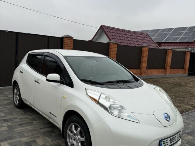 Белый Ниссан Лиф, объемом двигателя 0 л и пробегом 155 тыс. км за 5850 $, фото 1 на Automoto.ua