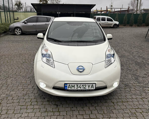 Білий Ніссан Ліф, об'ємом двигуна 0 л та пробігом 117 тис. км за 6500 $, фото 1 на Automoto.ua
